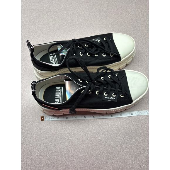 Palladium Black and Marshmallow Revolt Lo Tx Size 10 - Picture 6 of 11